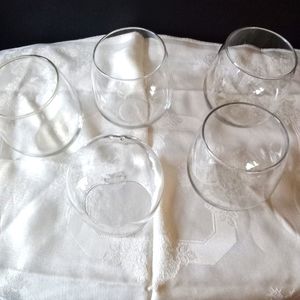 Stemless wine glasses